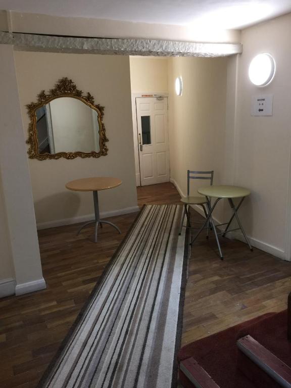 The Tudor House Hotel - Resim 10