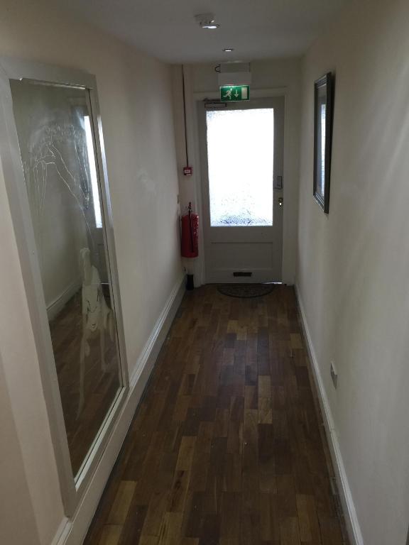 The Tudor House Hotel - Resim 9