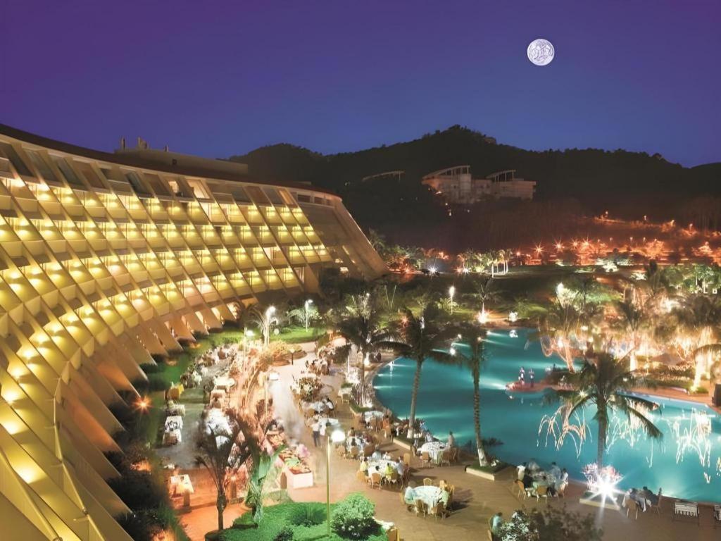 Πισίνα στο ή κοντά στο Dongguan MCB Lake Hotel