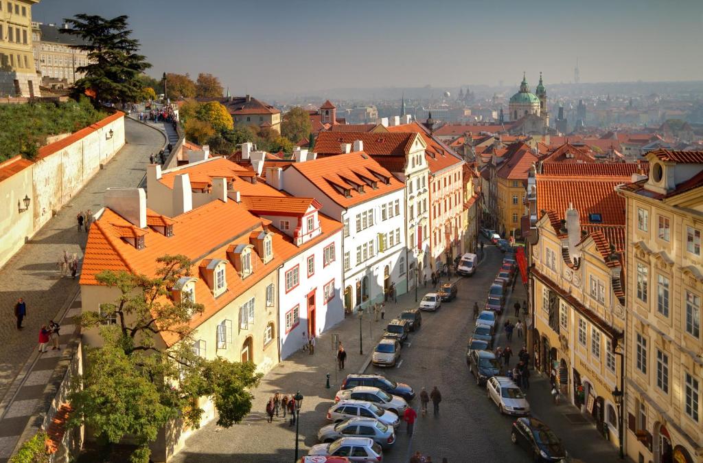 Nespecifikovaný výhled na destinaci Praha nebo výhled na město při pohledu z hotelu