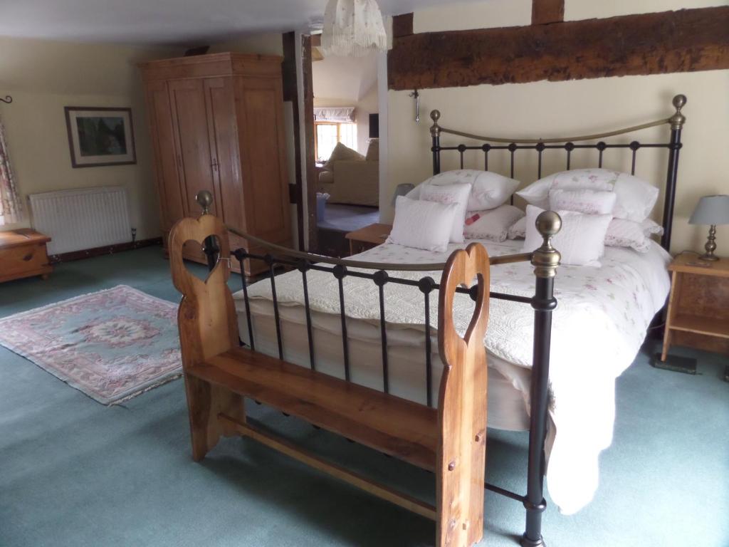 Walford Court - Suite