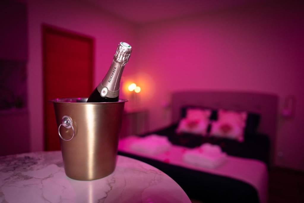 Postel nebo postele na pokoji v ubytování A Stalla di i Sensi - Chambre romantique avec spa