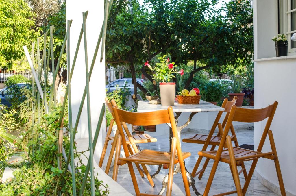 Gallery image of Garden House Palaio Faliro in Athens