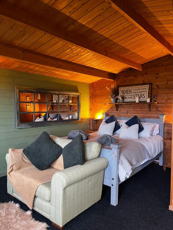 Postel nebo postele na pokoji v ubytování Secret & Secluded Sedlescombe