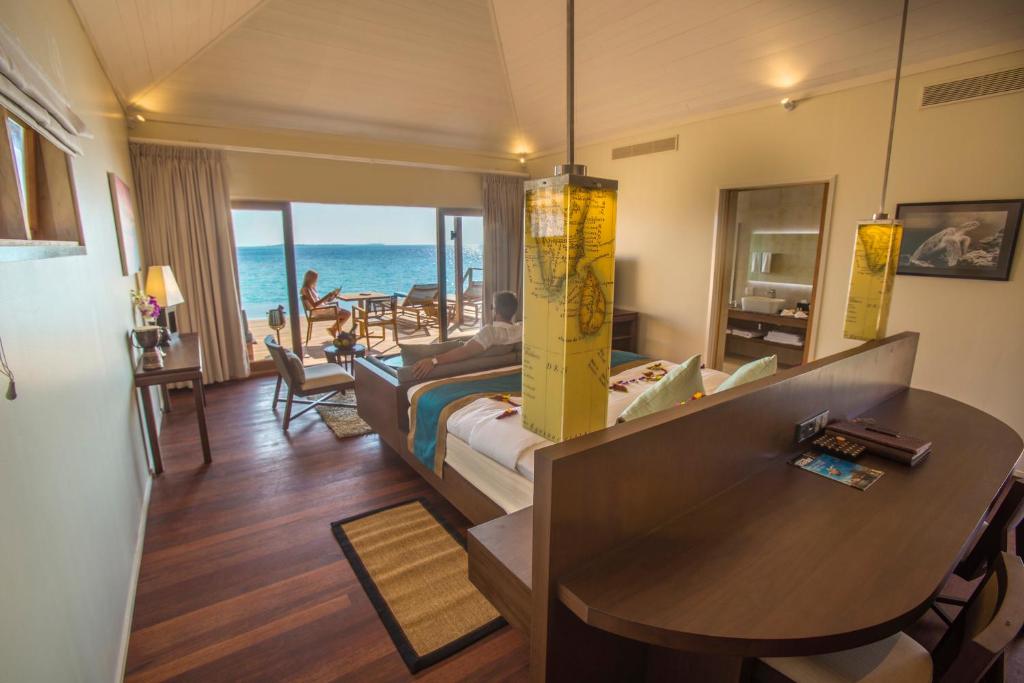 Hurawalhi Island Resort - 14