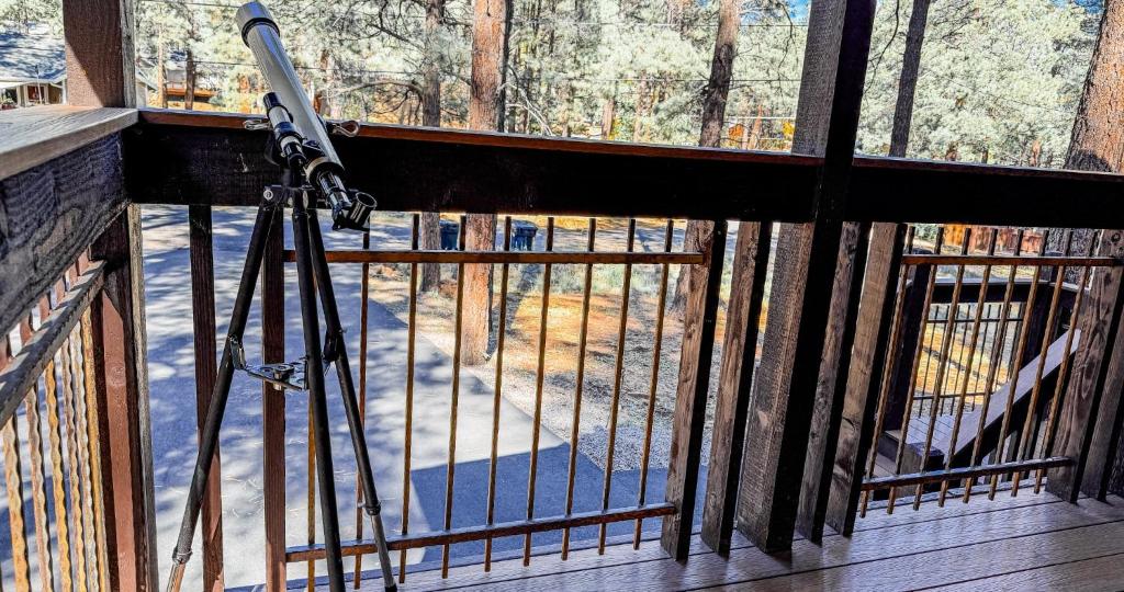 Afbeelding uit fotogalerij van Moki Pines Chalet - Stylish Stay Among the Pines in Flagstaff