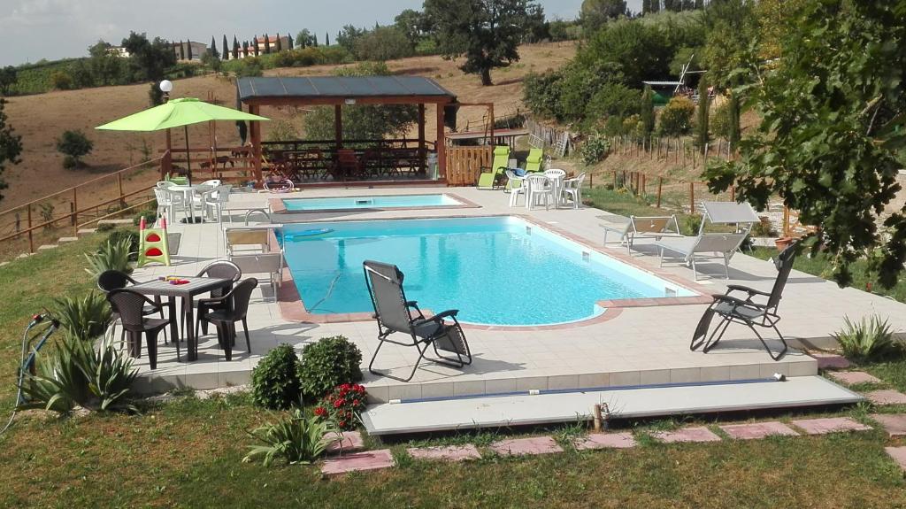 Bazén v ubytovaní Agriturismo Collelungo di Maremma alebo v jeho blízkosti