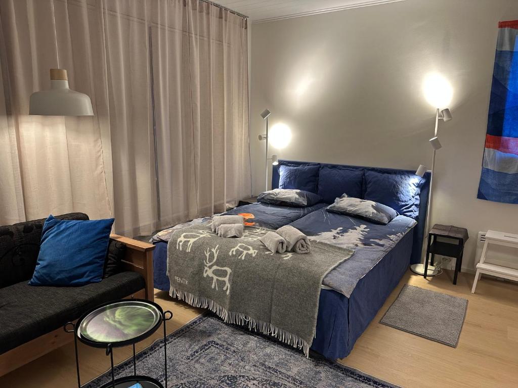 Postel nebo postele na pokoji v ubytování Royal Blue Ivalo