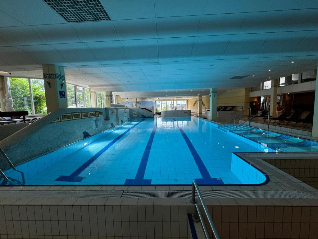 a large swimming pool in a large building at Ferienwohnung Ulbricht mit aktivCARD in Sankt Englmar