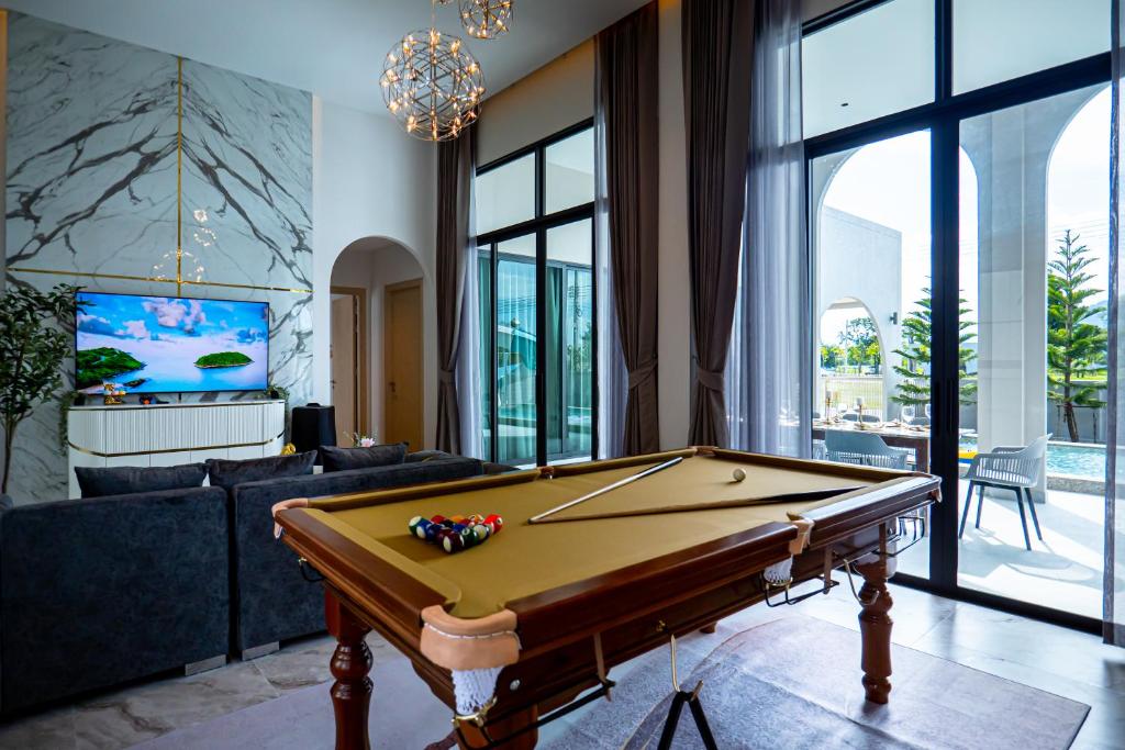 a living room with a pool table in it at Triple P พูลวิลล่า ชะอำ in Ban Bo Prakhon