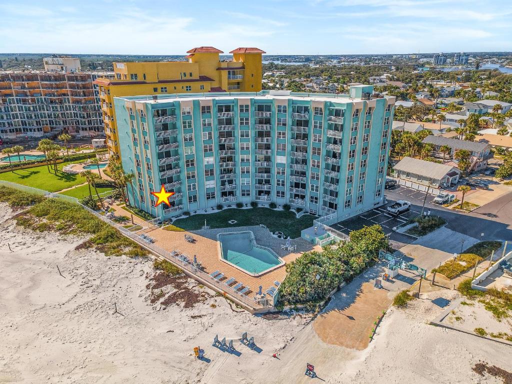 Bassein majutusasutuses Coronado Towers 201 või selle lähedal