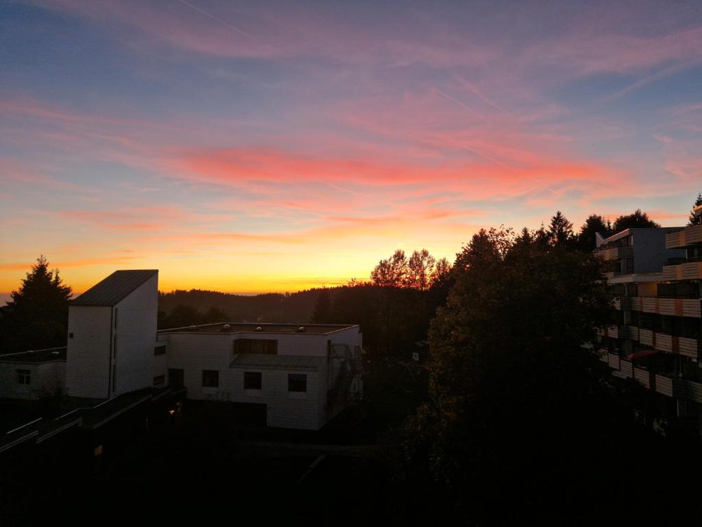 Východ nebo západ slunce při pohledu z apartmánu nebo okolí