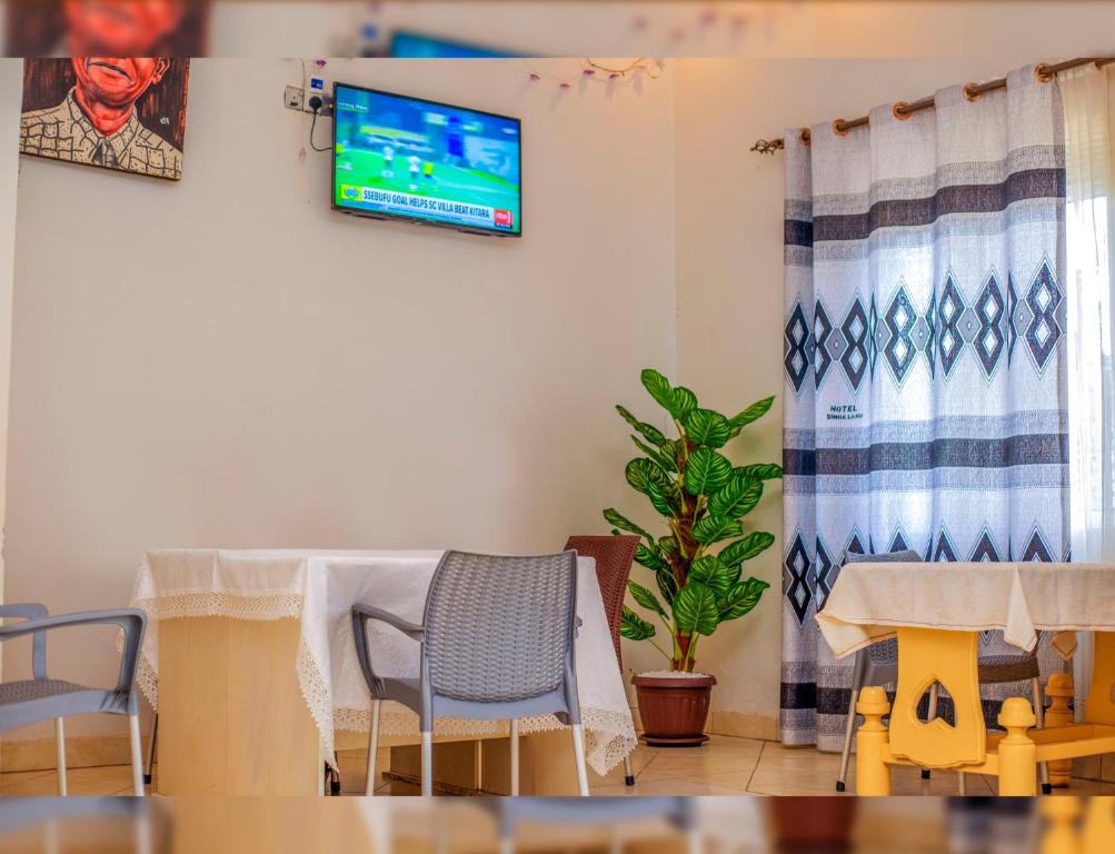 Μια τηλεόραση ή/και κέντρο ψυχαγωγίας στο Hotel Thimba Land