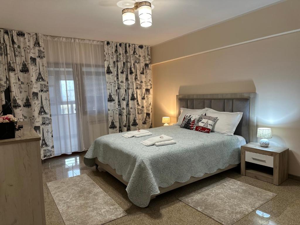 Ένα ή περισσότερα κρεβάτια σε δωμάτιο στο Geany Apartament Ultracentral