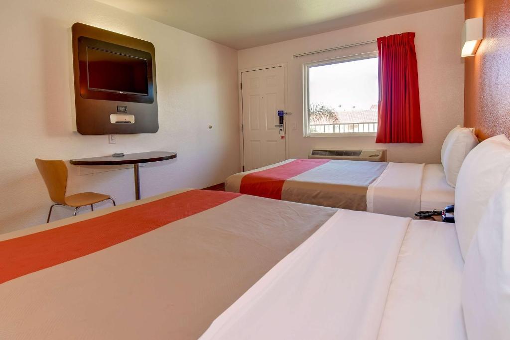 Motel 6-Riverside, CA - South - Habitación Con 2 Camas Grandes - No Fumadores