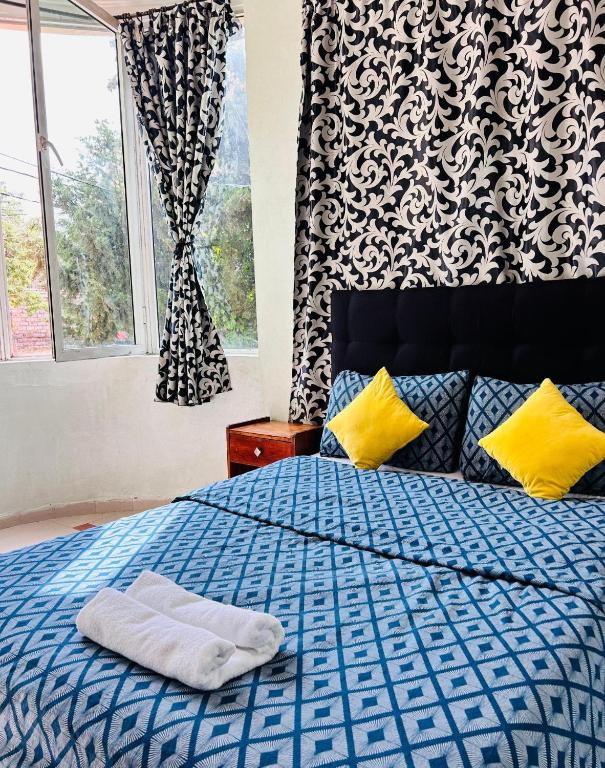 a bedroom with a bed with two towels on it at Jolie appartement calme avec cheminée & bois in Ifrane