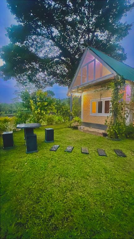 a picnic table in a yard next to a house at Kekulama Eco Cabana Galle in Galle