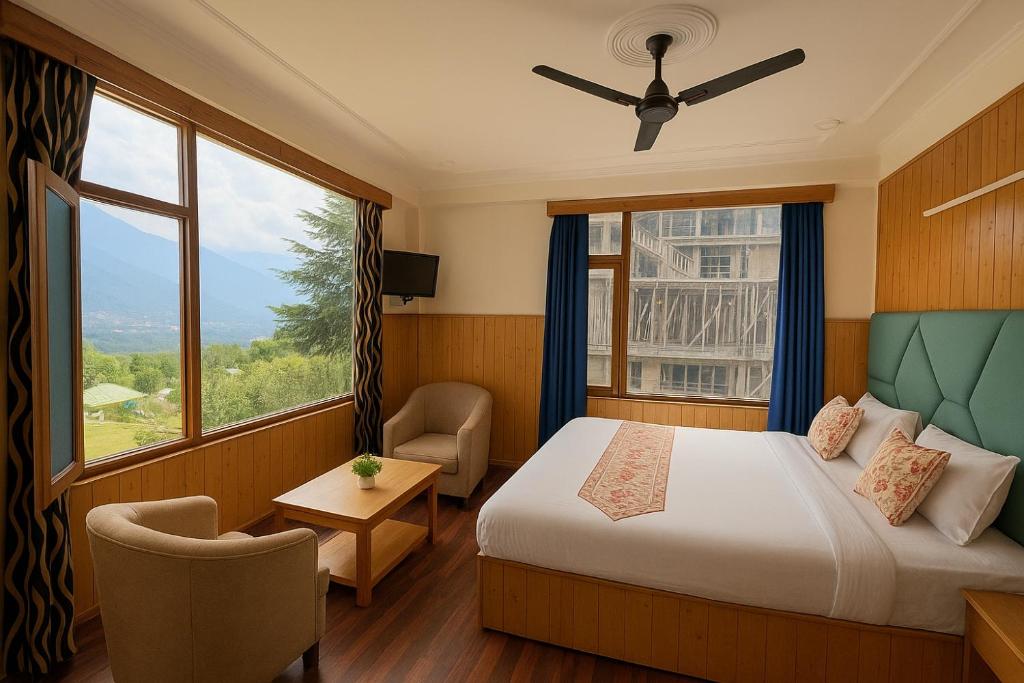 Ένα ή περισσότερα κρεβάτια σε δωμάτιο στο The Suraj Cottage Manali ! Private Parking ! Bonfire ! Playing Zone ! Near Mall Road