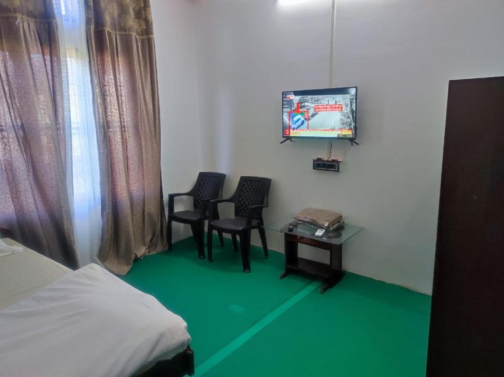 Μια τηλεόραση ή/και κέντρο ψυχαγωγίας στο GoFam