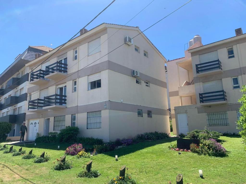 Το κτήριο όπου στεγάζεται  το διαμέρισμα