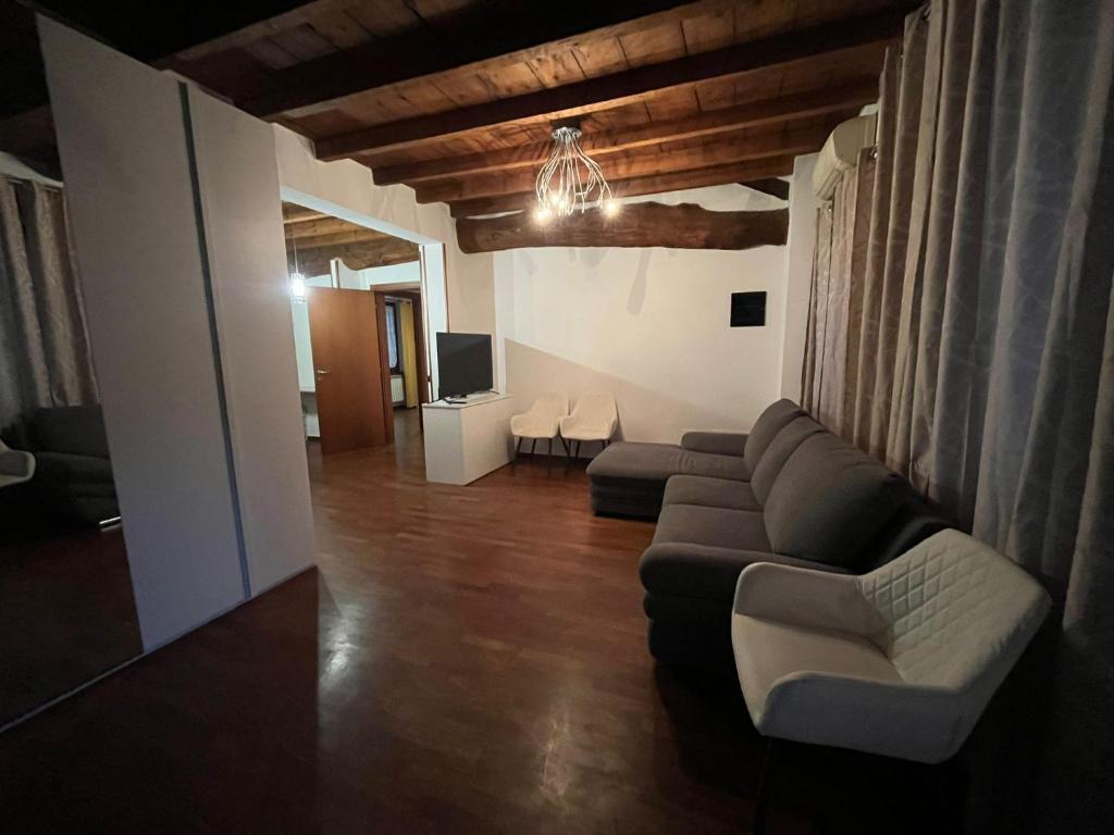 a living room with a couch and a tv at IRIS - Spaziosa Casa Indipendente in Bergamo