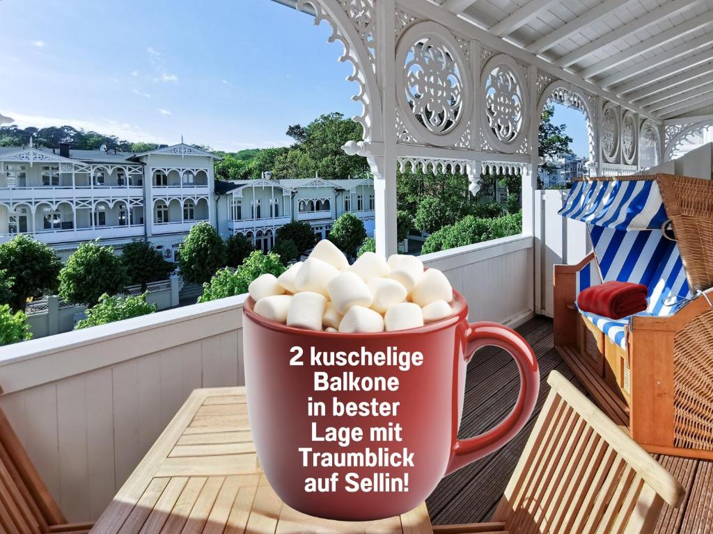 a bucket of eggs sitting on a balcony at Hunde ohne Aufpreis - Fewo Hagemeister Sellin - auch im Winter toll! Sauna im Haus - 6 Min zum Strand - 2 überdachte Balkone mit Strandkörben in Ostseebad Sellin