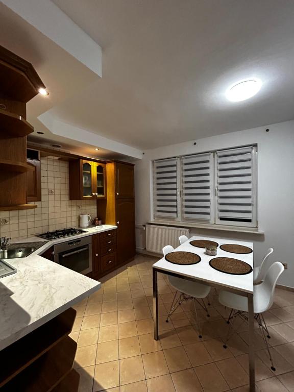 a kitchen with a white table and chairs in it at Apartament na wyłączność - Tarnowskie Góry - Strzybnica in Tarnowskie Góry