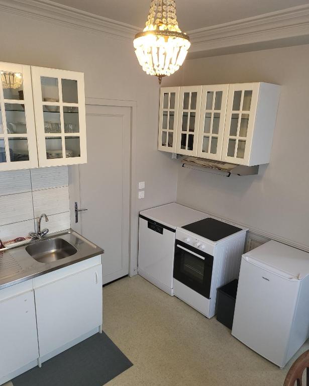 Kuchyň nebo kuchyňský kout v ubytování Le Figuier centre d Etretat et son parking privé à 5min