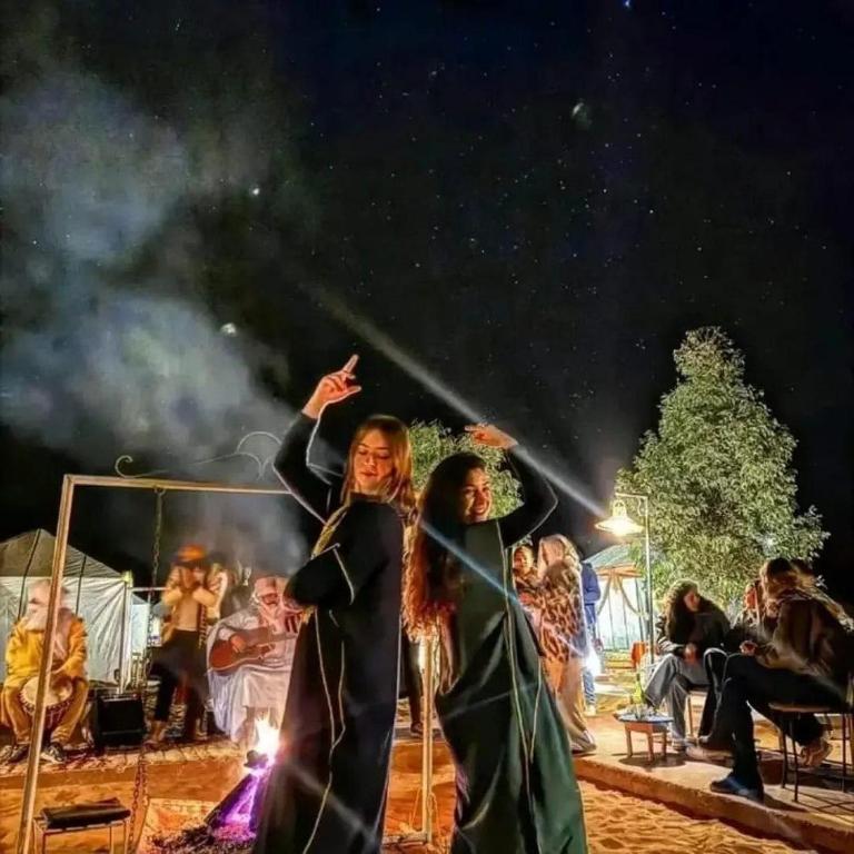 Επισκέπτες που μένουν στο Merzouga whisper camp