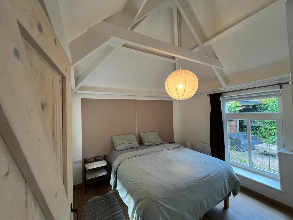 Postel nebo postele na pokoji v ubytování Diedjestee