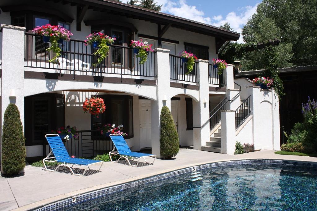 St Moritz Lodge and CondominiumsAspen photo