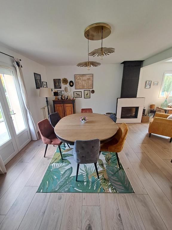 Maison rénovée avec jardin 2 chambres 2 SDB proche centre 135M