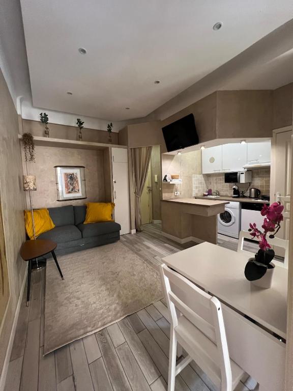 Perfectly located 1 bed apartment - Port of Nice