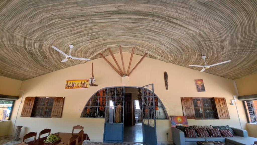a church with a ceiling with a wooden roof at Case sauvage in Diana