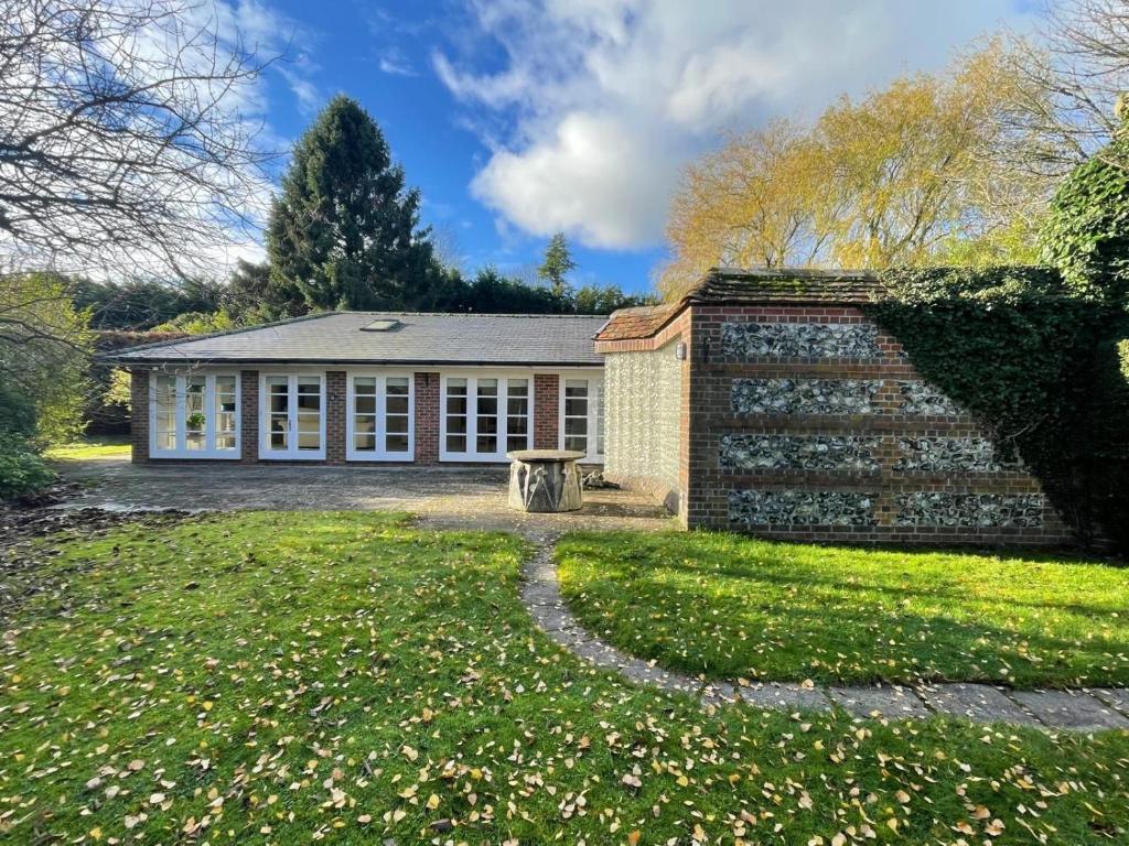 Κήπος έξω από το The Baydon House Luxury Studio