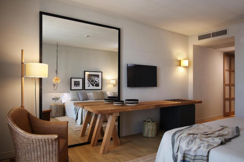 Hotel Peralada Wine Spa & Golf - Superior Double Or Twin Room With Terrace