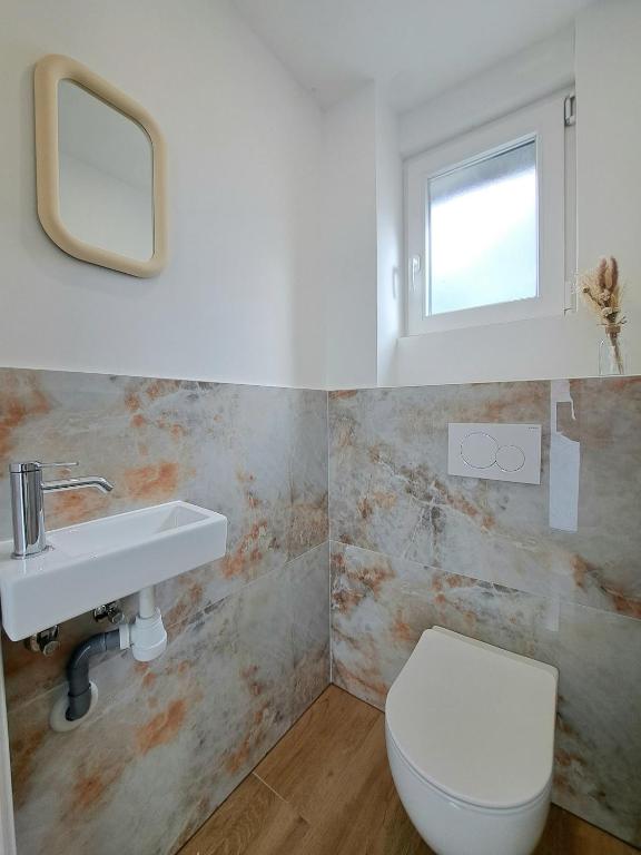 Chez Fernand à Colmar Maison neuve tout confort avec jardin et parking inclus – Foto 19