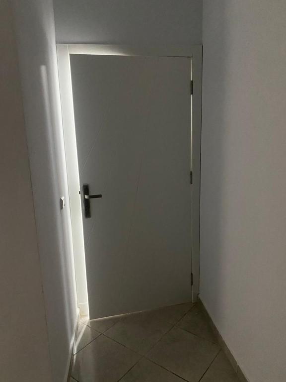 a door in a room with a white wall at HALA Chaouni in Tétouan