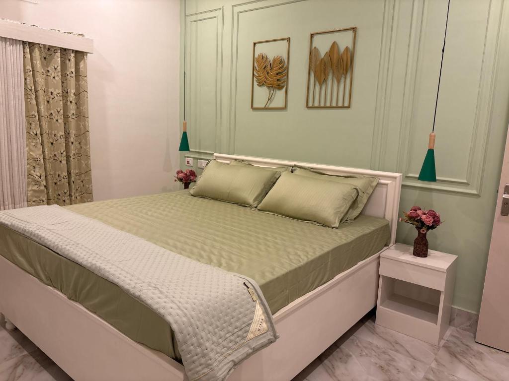 Ένα ή περισσότερα κρεβάτια σε δωμάτιο στο Abode Homestay