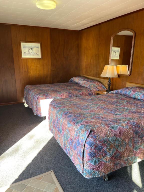 Postel nebo postele na pokoji v ubytování Scenic View Motel & RV Park