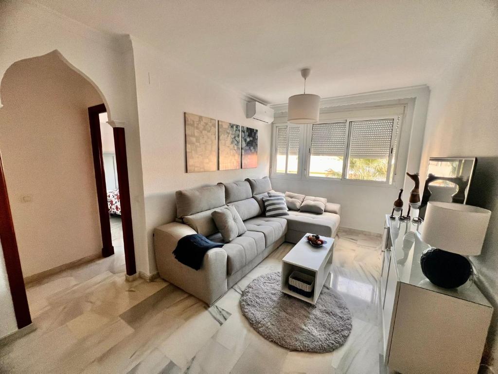 Χώρος καθιστικού στο Puertas del Mar 1