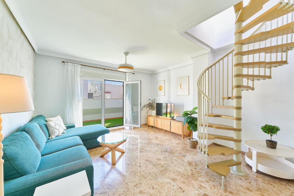 Penthouse - Private Rooftop Terrace, 2min to Beach