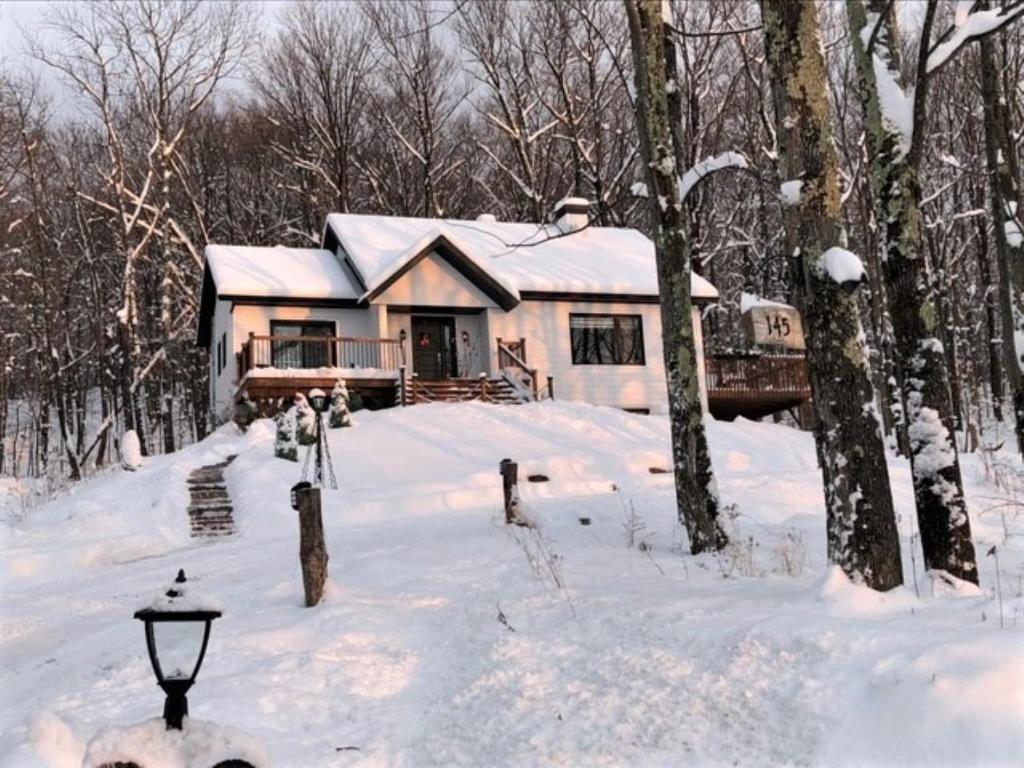 Το Rooms in peaceful nature settings τον χειμώνα