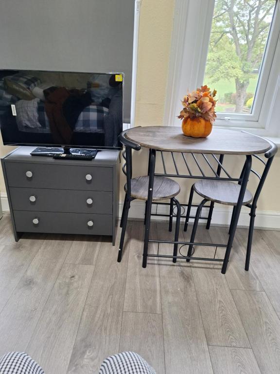 a table with a vase on it next to a dresser at Delta Valley in Forest Hill