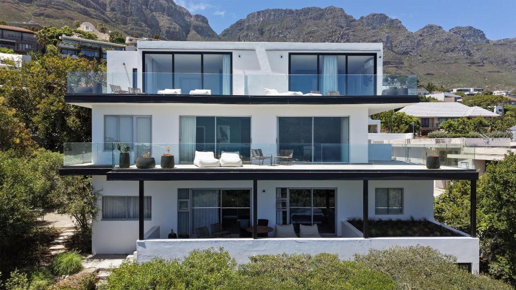 Nespecifikovaný výhled na hory nebo výhled na hory při pohledu z hotelu