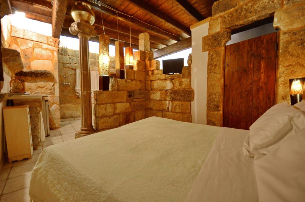 Postel nebo postele na pokoji v ubytování Felline In Bed&Breakfast Dimora di Charme el Salento