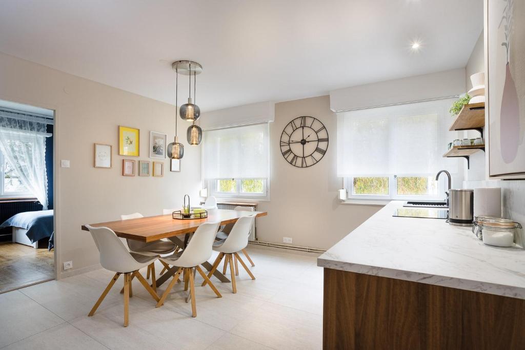 a kitchen and dining room with a table and chairs at La Rose in Schiltigheim