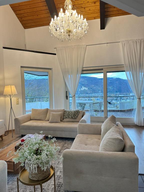 Fotografie z fotogalerie ubytování Wunderschöne Familienvilla mit Schlossblick v destinaci Lahnstein