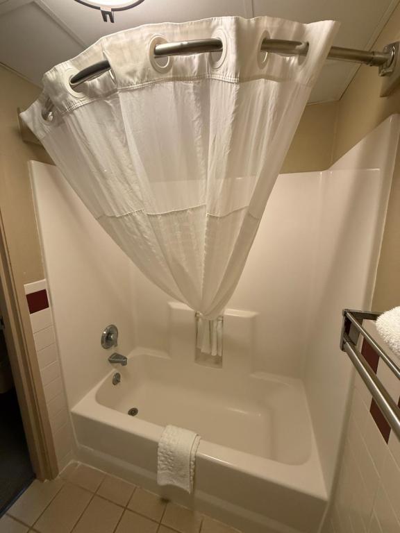 Rodeway Inn Hesston - Standard Room J