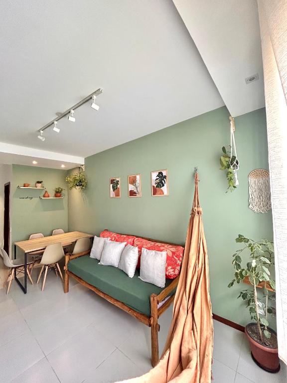 a living room with a couch and a table at Casa Luminah in Itacaré